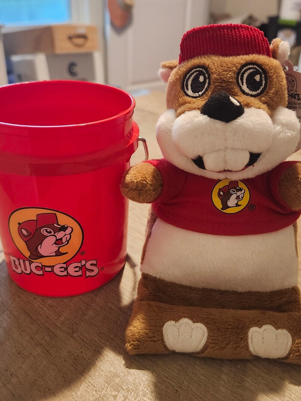 NEW Buc-ee's Plush Beaver Cell Phone Holder with NEW Red Collectible Mini Bucket